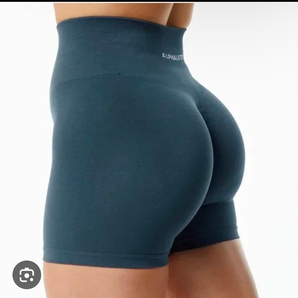 Alphalete Amplify shorts